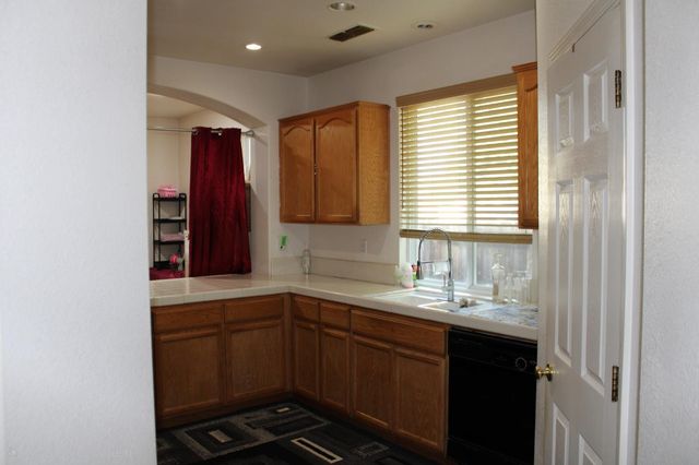 3940 Podocarpus Dr, Ceres, CA 95307