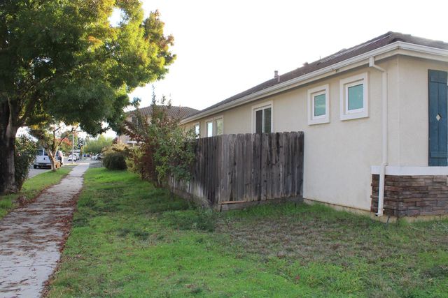 3940 Podocarpus Dr, Ceres, CA 95307