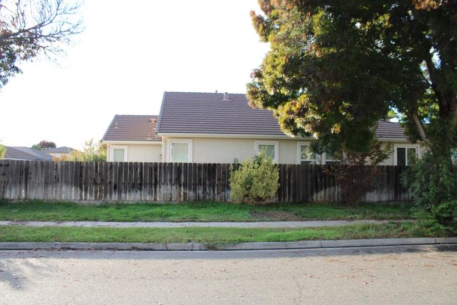 3940 Podocarpus Dr, Ceres, CA 95307