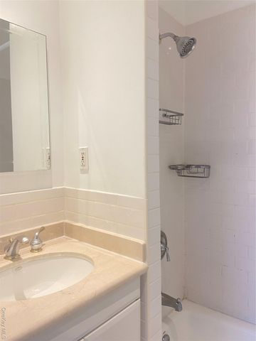 84-80 161 Street 1, Jamaica, NY 11432