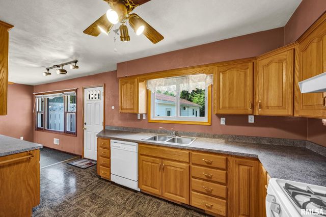 2008 LIGHTER Street, Pekin, IL 61554