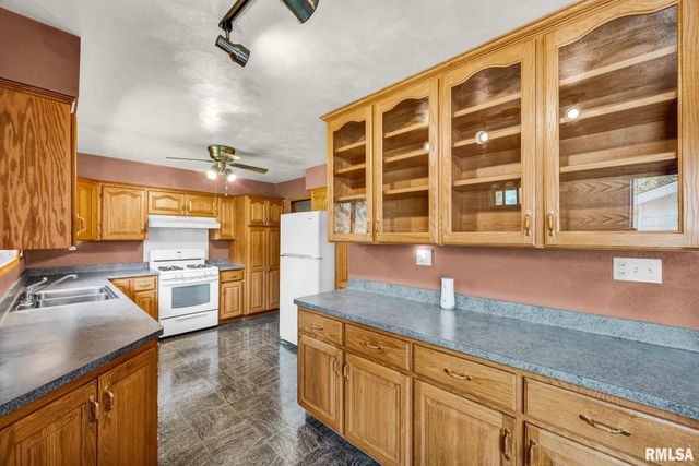 2008 LIGHTER Street, Pekin, IL 61554