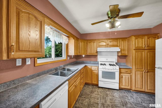 2008 LIGHTER Street, Pekin, IL 61554