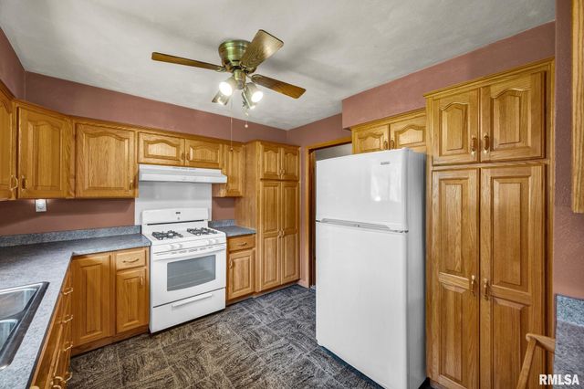 2008 LIGHTER Street, Pekin, IL 61554