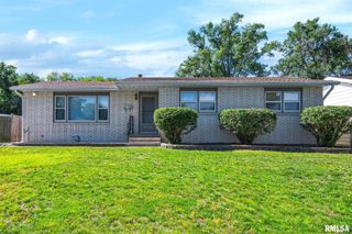2008 LIGHTER Street, Pekin, IL 61554