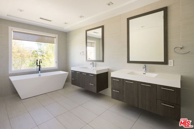 10901 Terryview Drive, Studio City (los Angeles), CA 91604