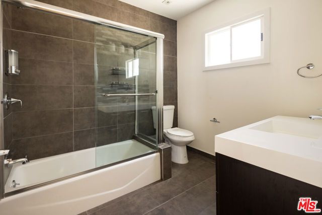 10901 Terryview Drive, Studio City (los Angeles), CA 91604