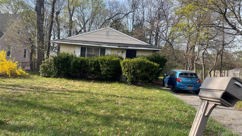 49 Gordon Avenue, West Babylon, NY 11704