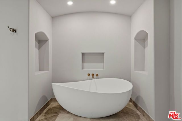 1200 N Doheny Drive, Los Angeles, CA 90069