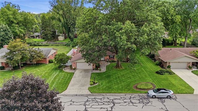 271 Edgebrook Drive, Centerville, OH 45459