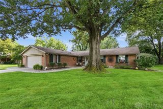 271 Edgebrook Drive, Centerville, OH 45459