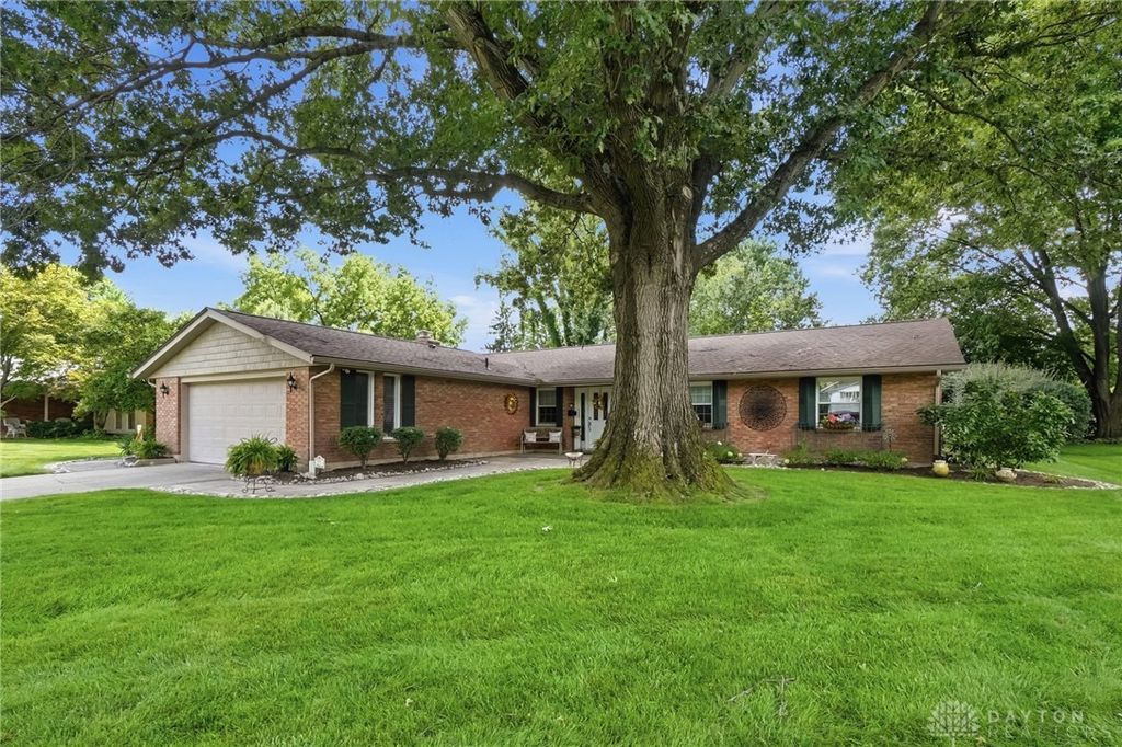 271 Edgebrook Drive, Centerville, OH 45459