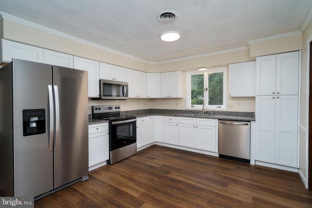 1129 LOST RD, Martinsburg, WV 25403