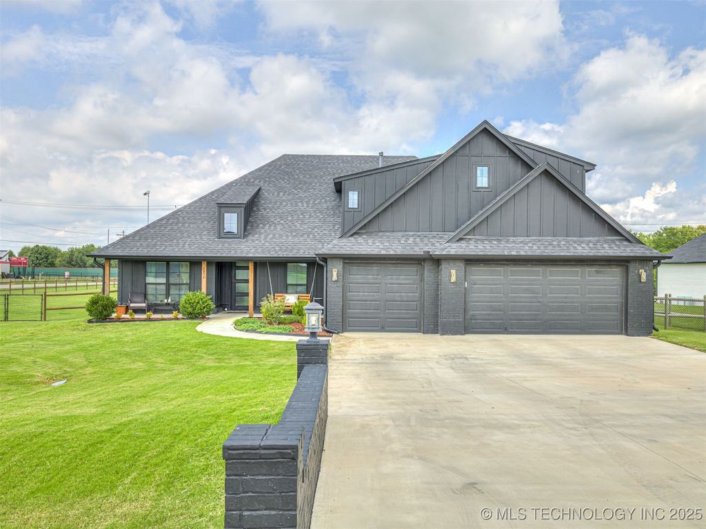 2334 W Maple Street, Collinsville, OK 74021
