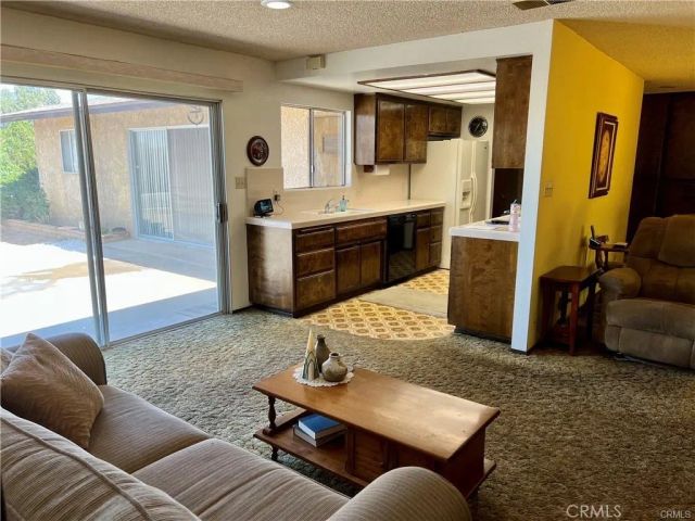8978 7th, Hesperia, CA 92345