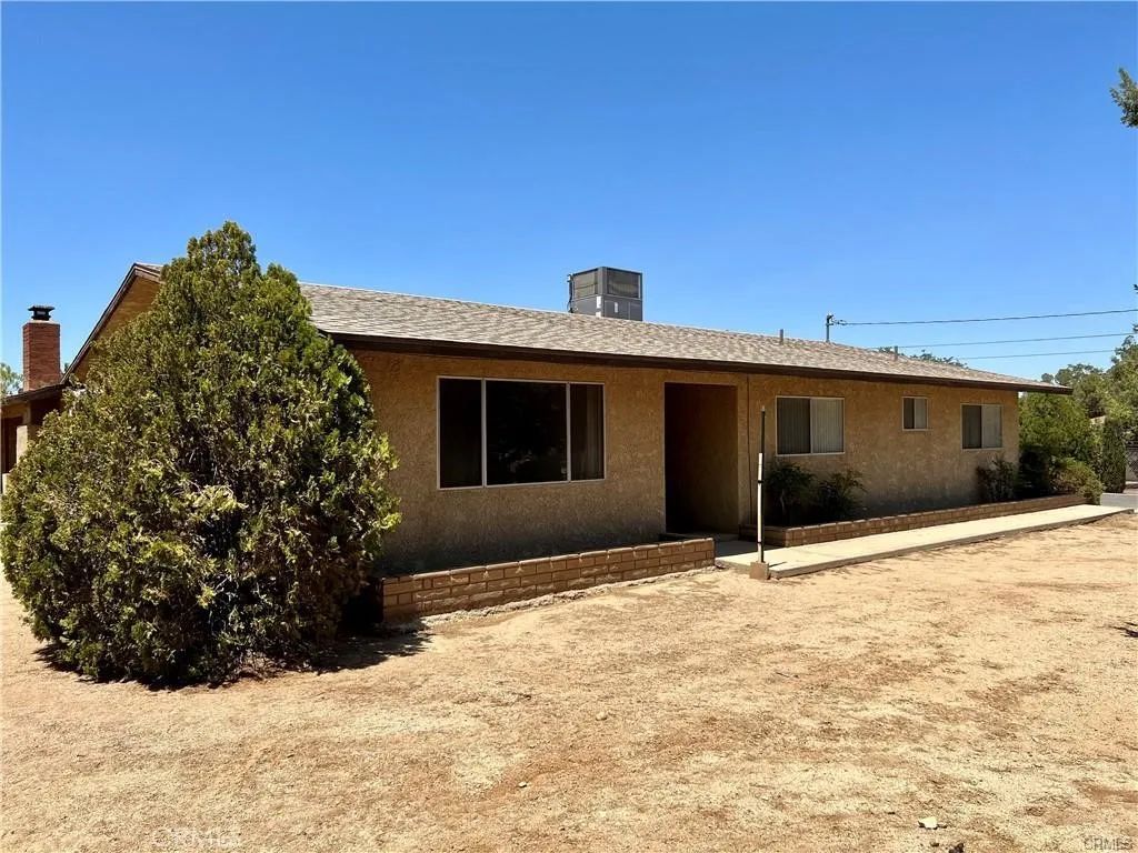 8978 7th, Hesperia, CA 92345