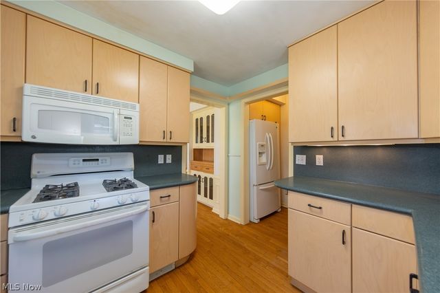 2614 Charney Road, University Heights, OH 44118