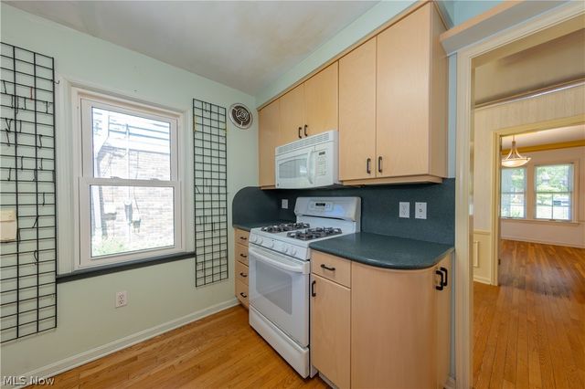 2614 Charney Road, University Heights, OH 44118