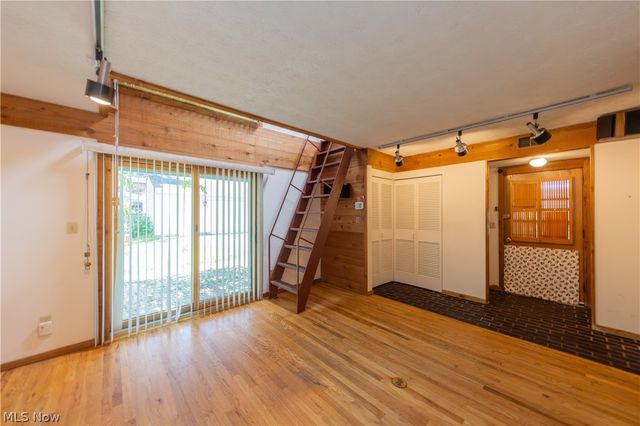 2614 Charney Road, University Heights, OH 44118