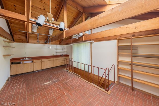 2614 Charney Road, University Heights, OH 44118