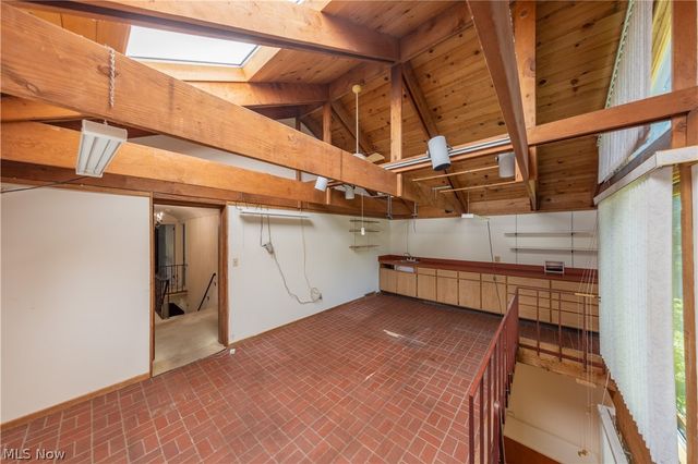 2614 Charney Road, University Heights, OH 44118