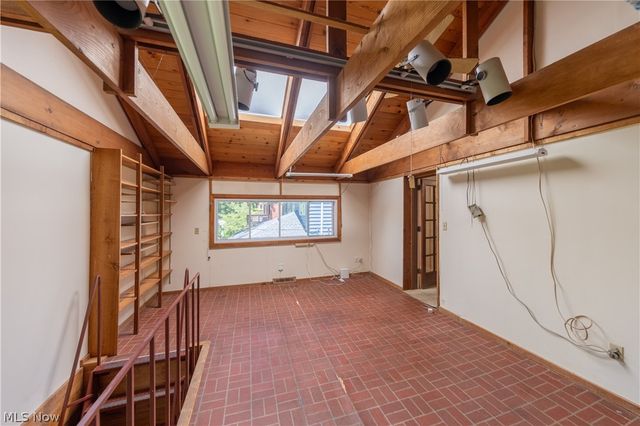 2614 Charney Road, University Heights, OH 44118