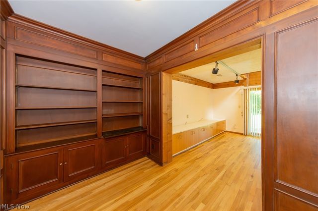 2614 Charney Road, University Heights, OH 44118