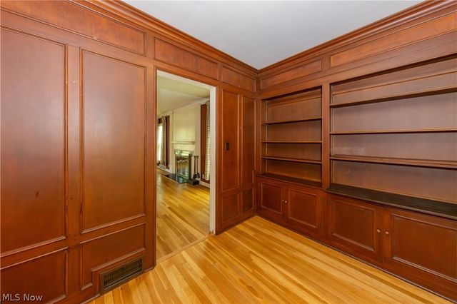 2614 Charney Road, University Heights, OH 44118