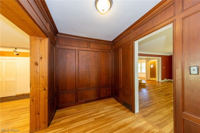 2614 Charney Road, University Heights, OH 44118