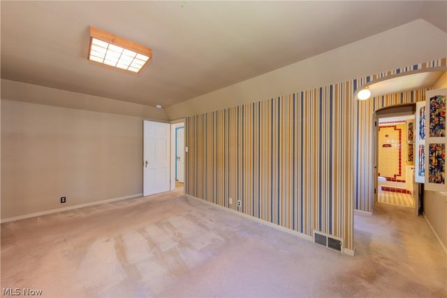 2614 Charney Road, University Heights, OH 44118