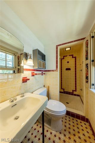 2614 Charney Road, University Heights, OH 44118