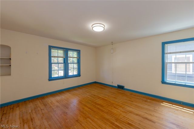 2614 Charney Road, University Heights, OH 44118