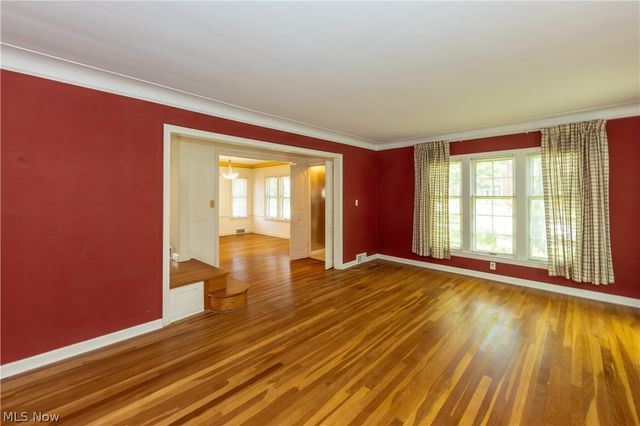 2614 Charney Road, University Heights, OH 44118