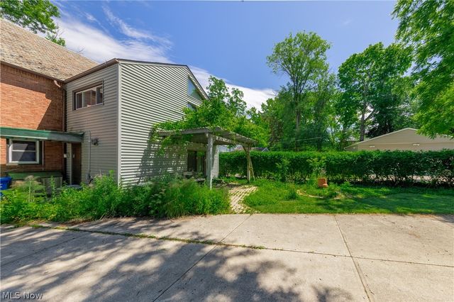 2614 Charney Road, University Heights, OH 44118