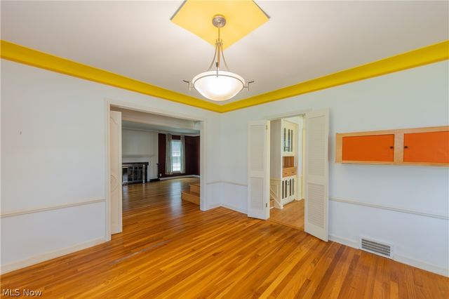 2614 Charney Road, University Heights, OH 44118