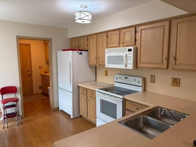 16600 Sarjay Drive, Clinton Township, MI 48038