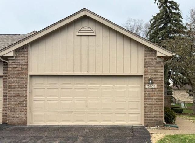 16600 Sarjay Drive, Clinton Township, MI 48038