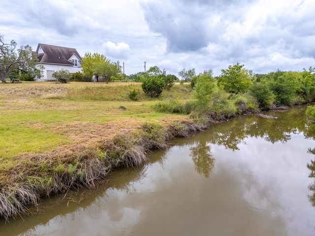 369 Deer Valley Rd, Bandera, TX 78003