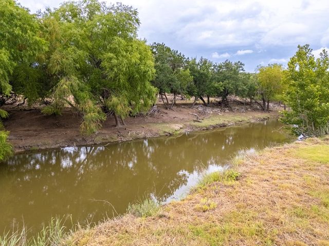 369 Deer Valley Rd, Bandera, TX 78003