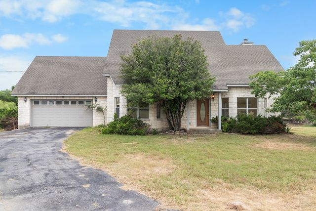 369 Deer Valley Rd, Bandera, TX 78003
