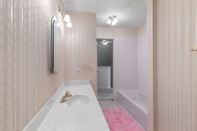 369 Deer Valley Rd, Bandera, TX 78003