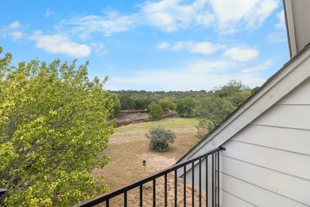 369 Deer Valley Rd, Bandera, TX 78003