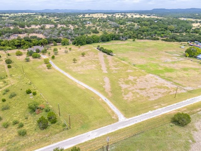 369 Deer Valley Rd, Bandera, TX 78003