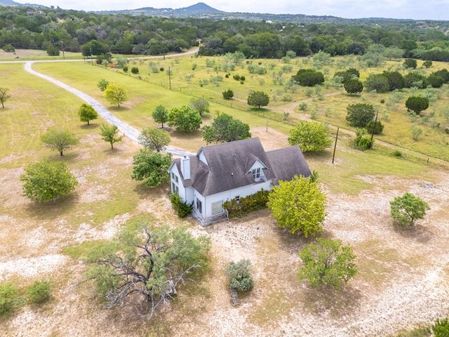 369 Deer Valley Rd, Bandera, TX 78003