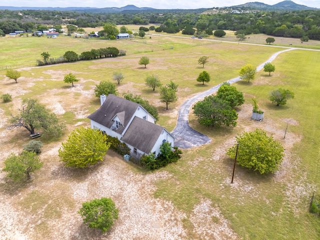 369 Deer Valley Rd, Bandera, TX 78003