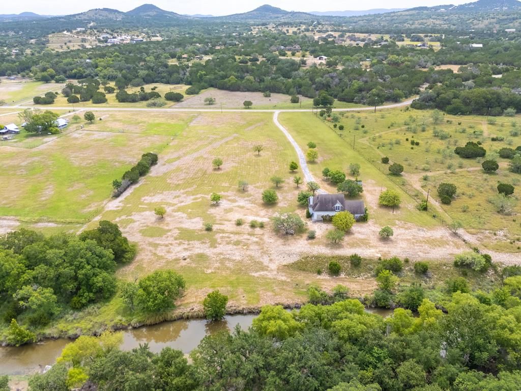 369 Deer Valley Rd, Bandera, TX 78003