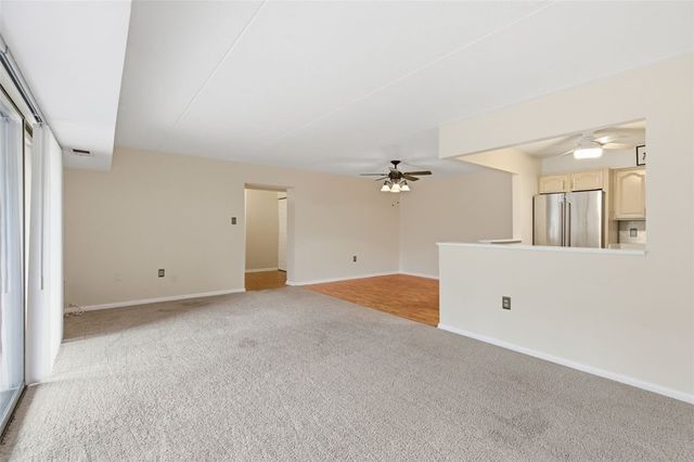 2160 Greentree Rd. 405W, Scott Twp, PA 15220