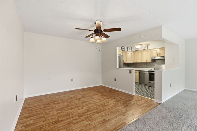 2160 Greentree Rd. 405W, Scott Twp, PA 15220