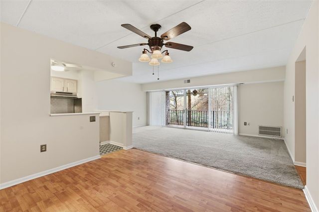 2160 Greentree Rd. 405W, Scott Twp, PA 15220