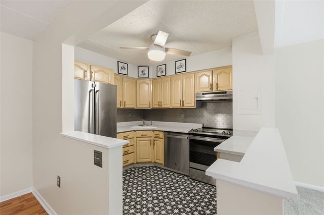 2160 Greentree Rd. 405W, Scott Twp, PA 15220